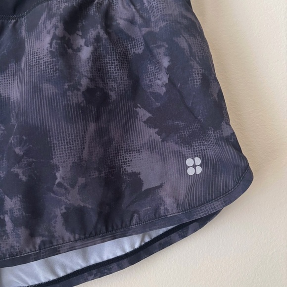 Sweaty Betty Time Trial Shorts Large Black Camo Print - Picture 2 of 6